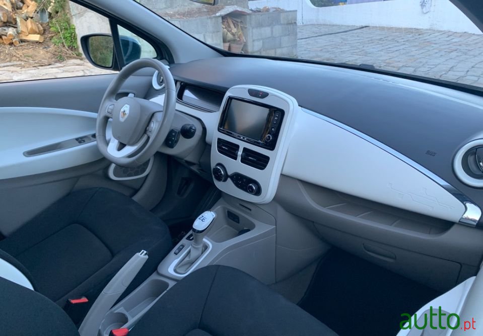 2015' Renault Zoe photo #2