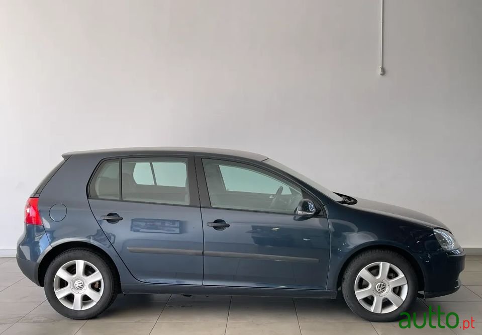 2004' Volkswagen Golf photo #4