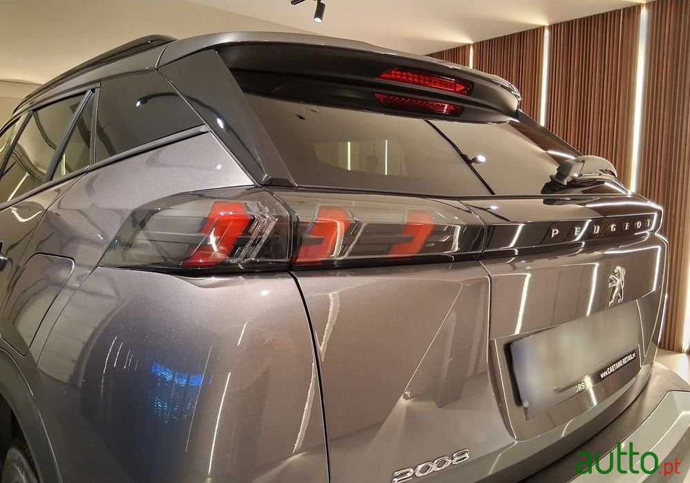 2022' Peugeot 2008 photo #2