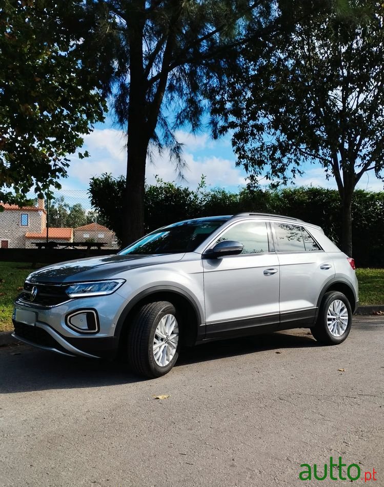 2023' Volkswagen T-Roc 1.0 Tsi photo #1