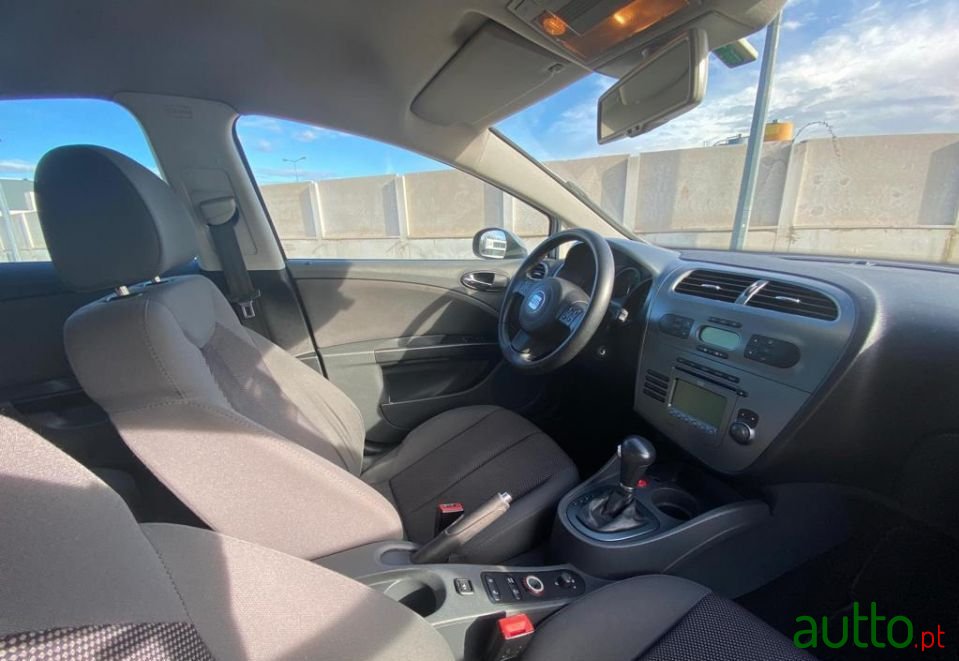 2008' SEAT Leon photo #4