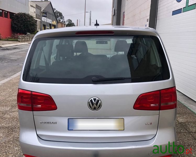 2014' Volkswagen Touran photo #3