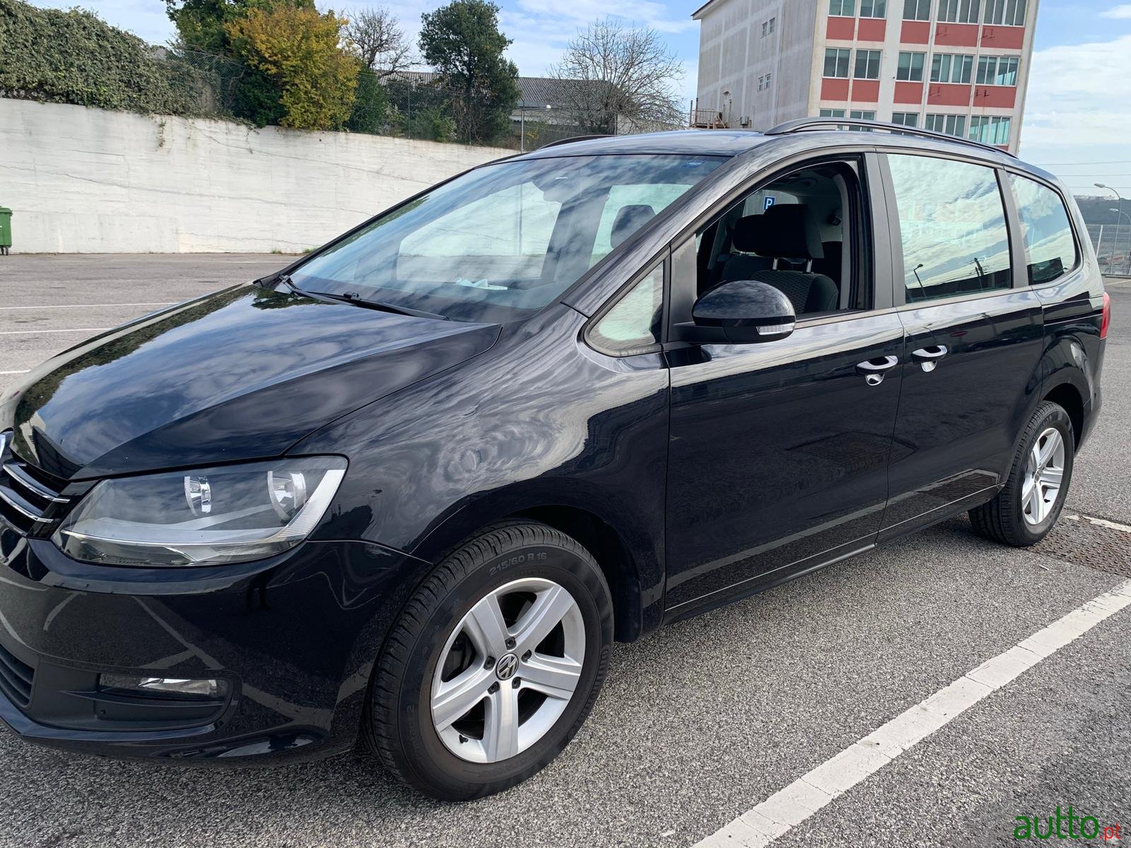 2011' Volkswagen Sharan photo #3