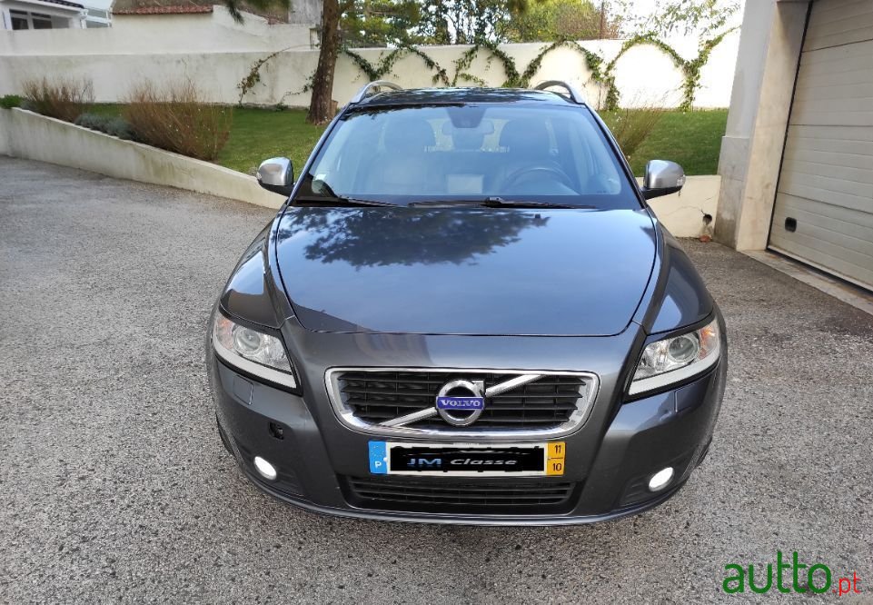 2011' Volvo V50 photo #2