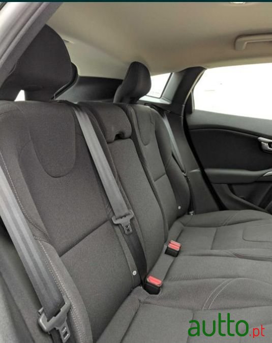 2016' Volvo V40 photo #6