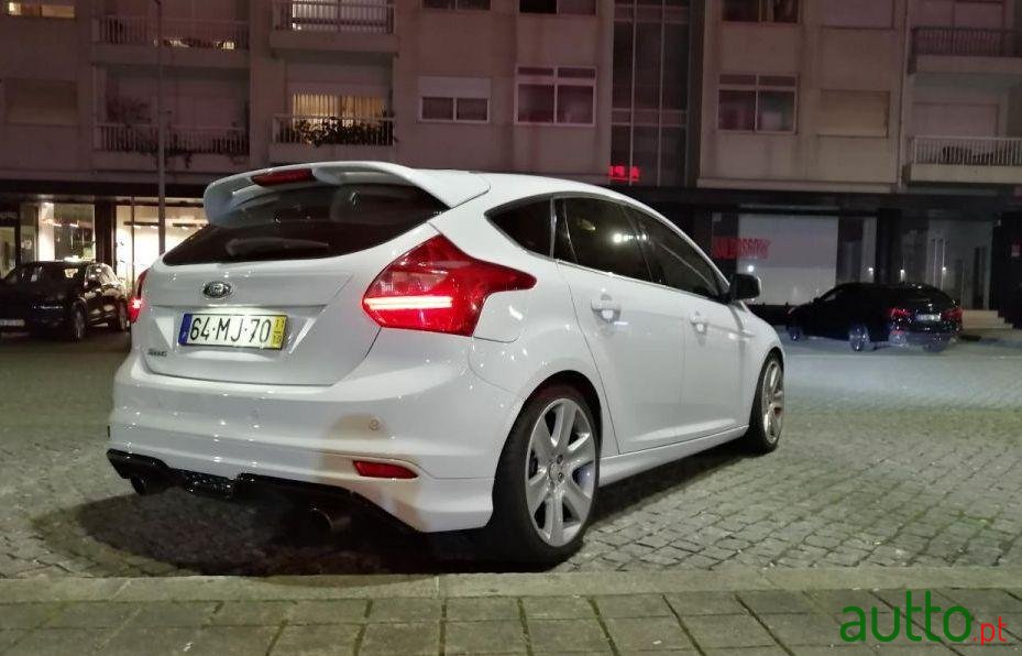 2011' Ford Focus Titanium photo #3