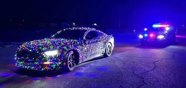 Decorar o carro com luzes de Natal é legal? O que diz a lei