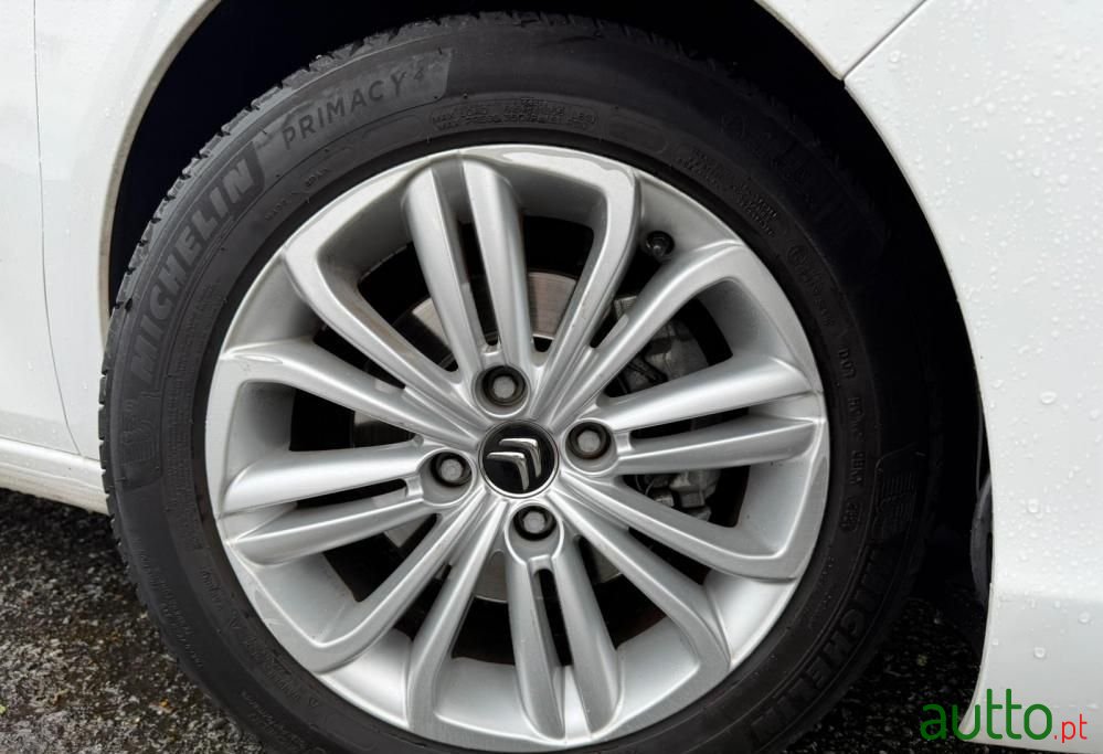 2015' Citroen C4 photo #3