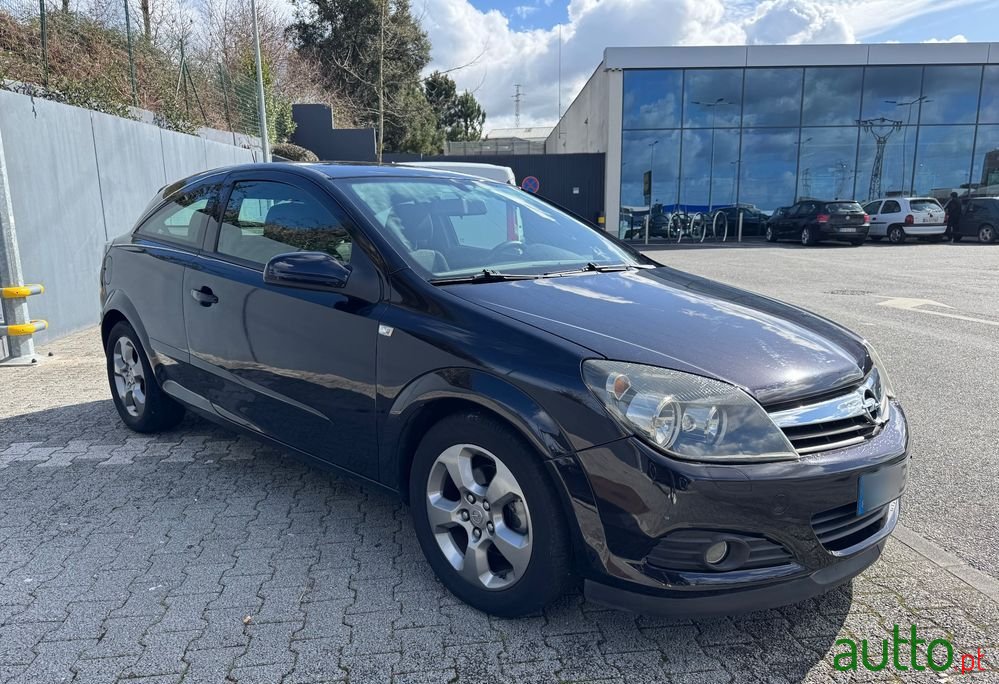 2006' Opel Astra Gtc 1.3 Cdti photo #2