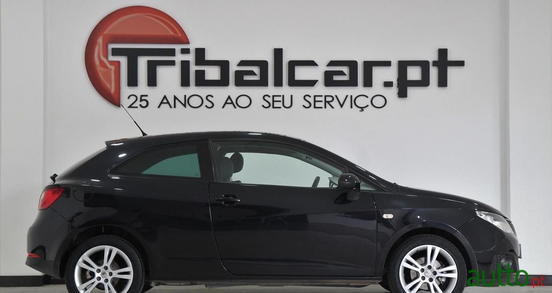 2011' SEAT Ibiza photo #3