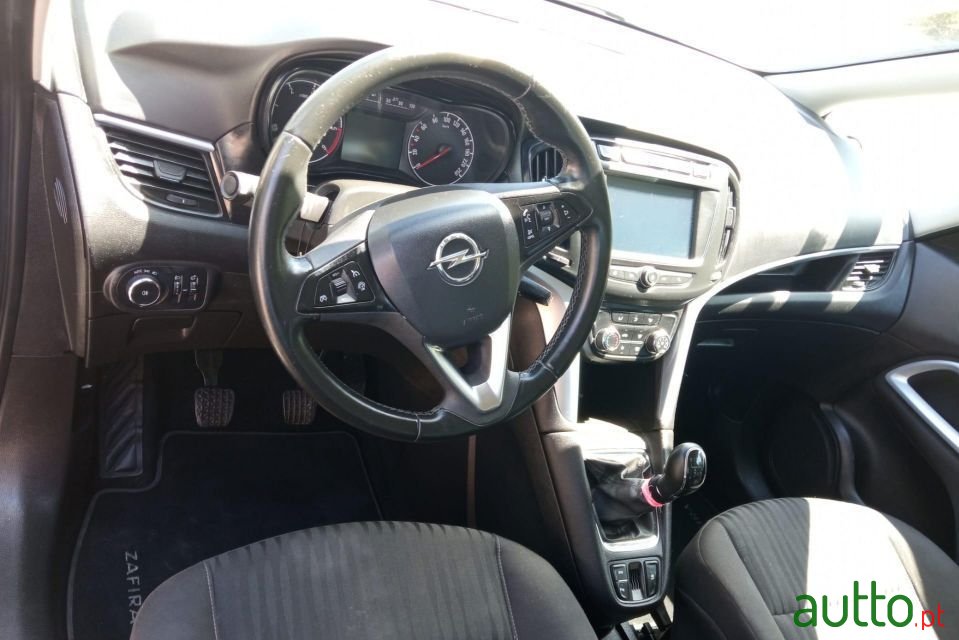2017' Opel Zafira photo #5