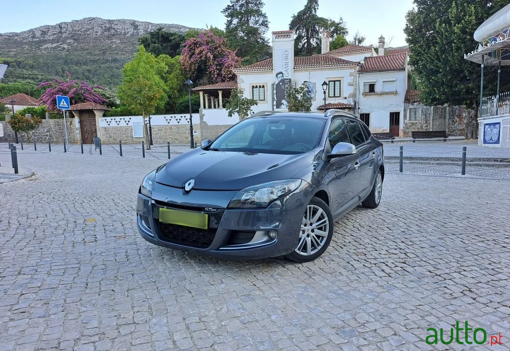2012' Renault Megane Sport Tourer photo #1