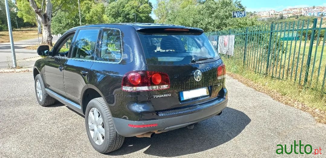 2008' Volkswagen Touareg photo #4