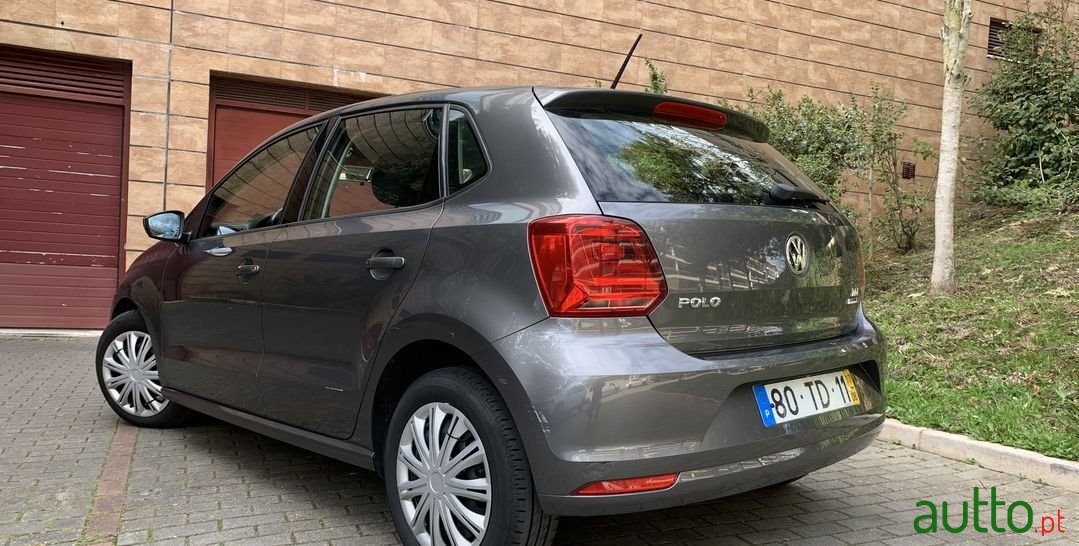 2017' Volkswagen Polo photo #2