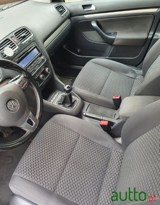 2010' Volkswagen Golf Variant photo #4