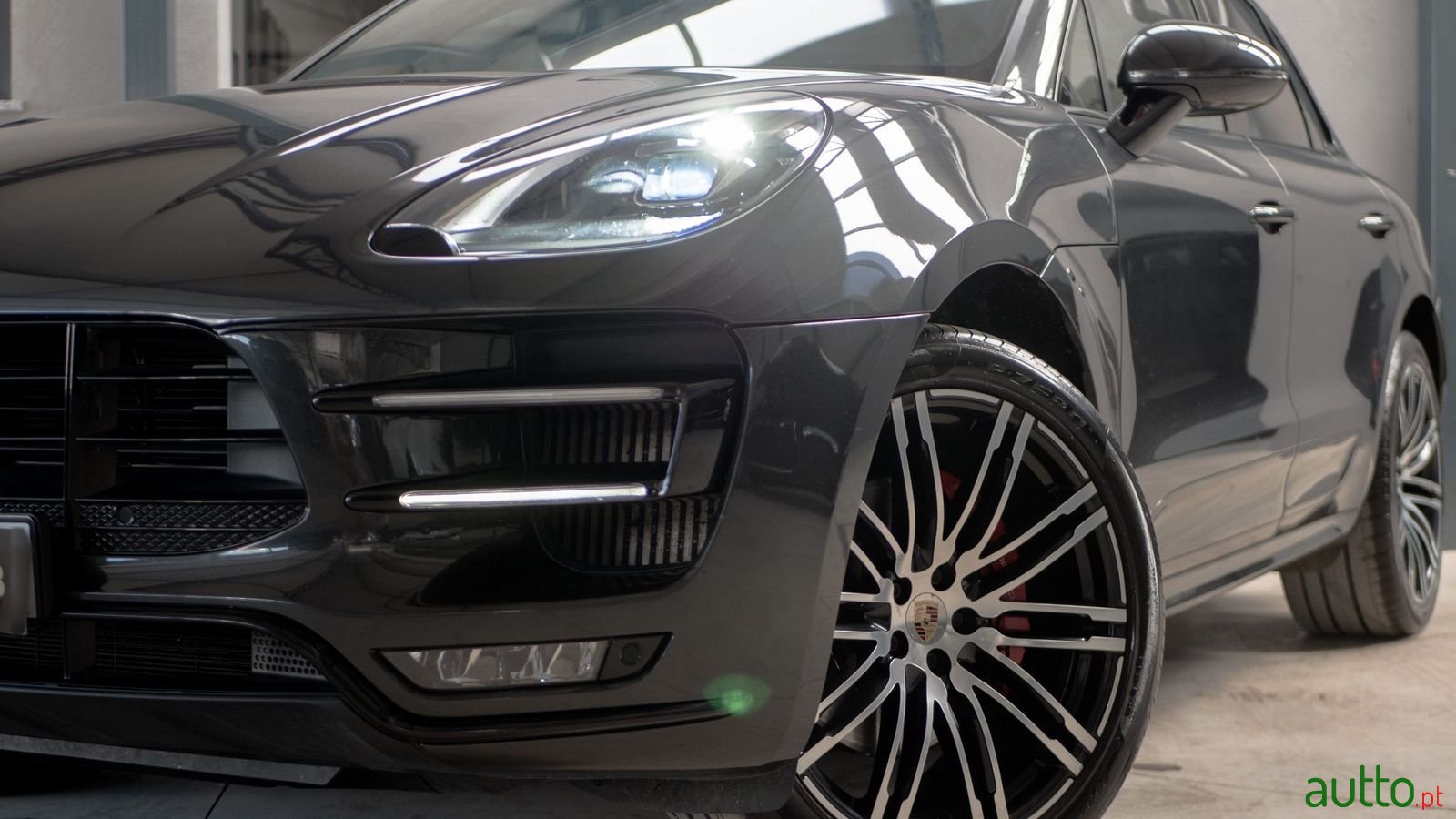 2016' Porsche Macan photo #2