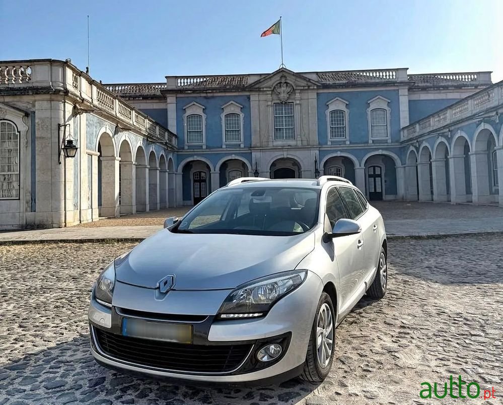 2013' Renault Megane Sport Tourer photo #1
