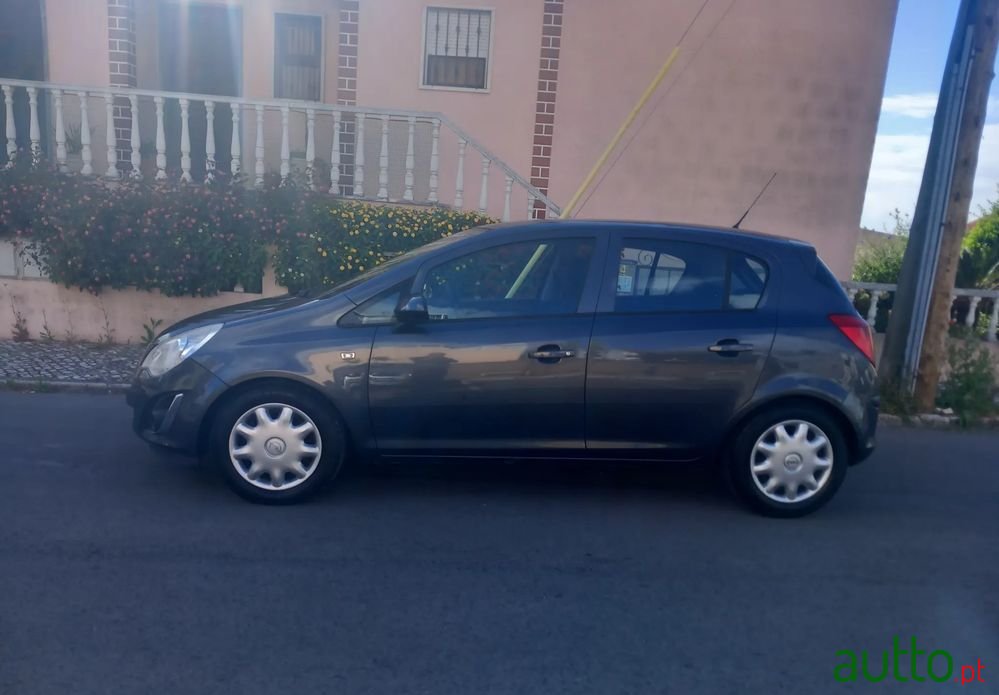 2012' Opel Corsa photo #1