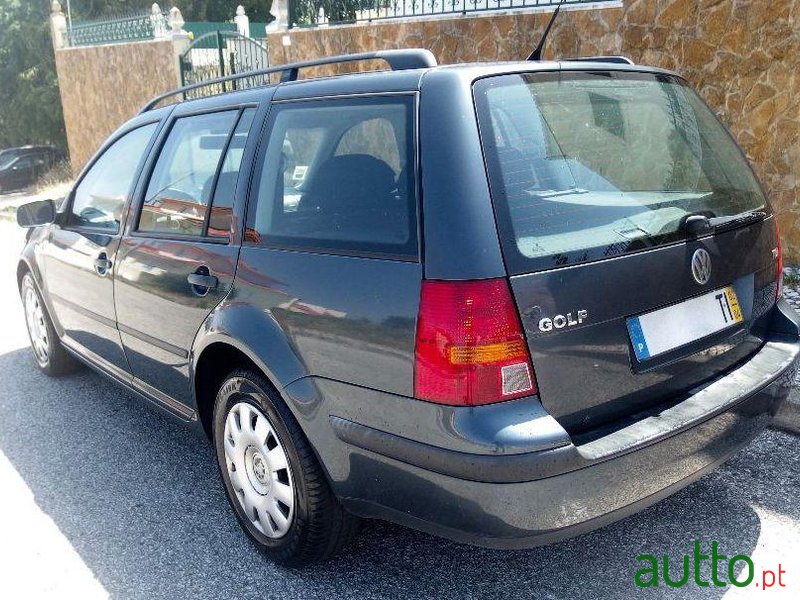 2002' Volkswagen Golf Variant photo #1