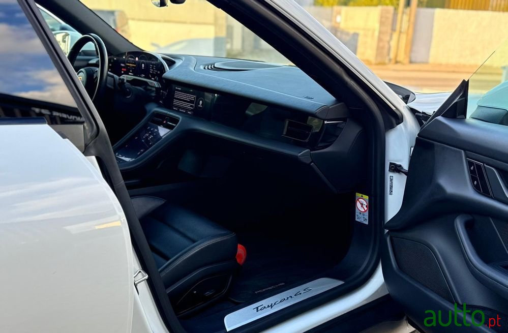 2020' Porsche Taycan 4S photo #4