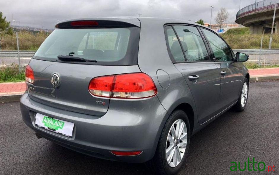 2011' Volkswagen Golf 1.6 Tdi Style photo #3