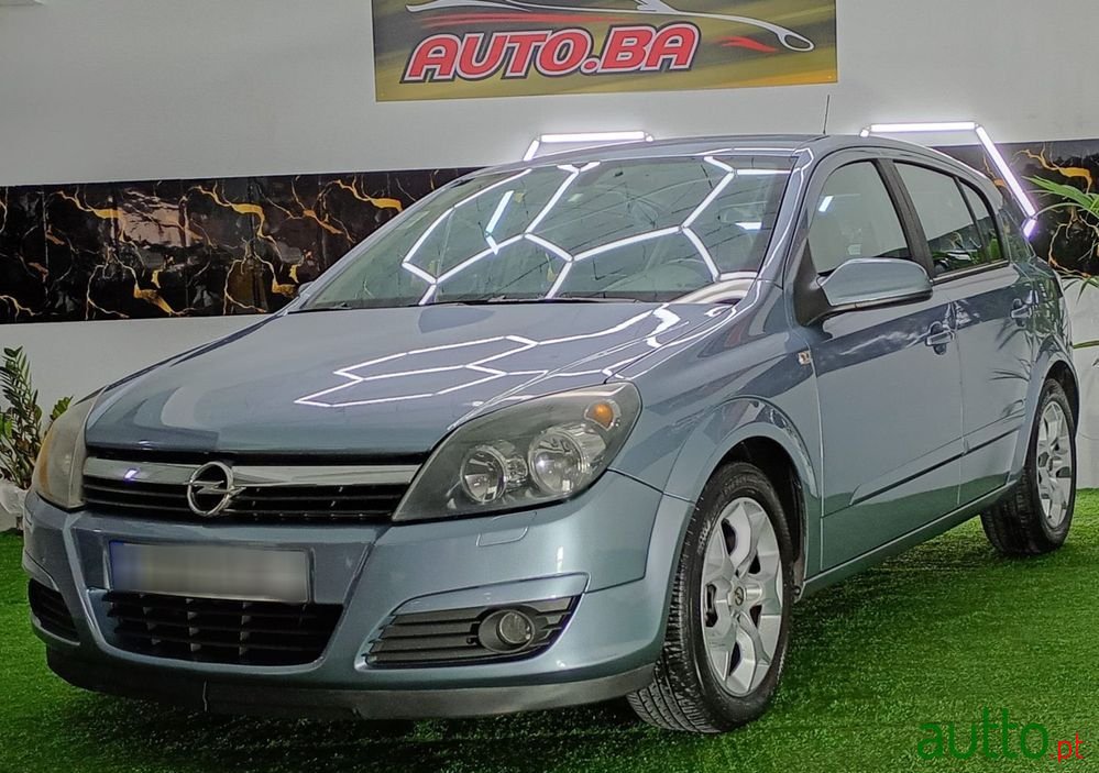 2004' Opel Astra photo #1