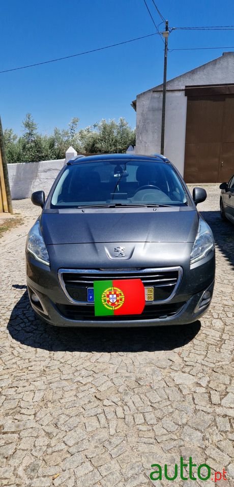 2016' Peugeot 5008 1.6 Bluehdi Style photo #2