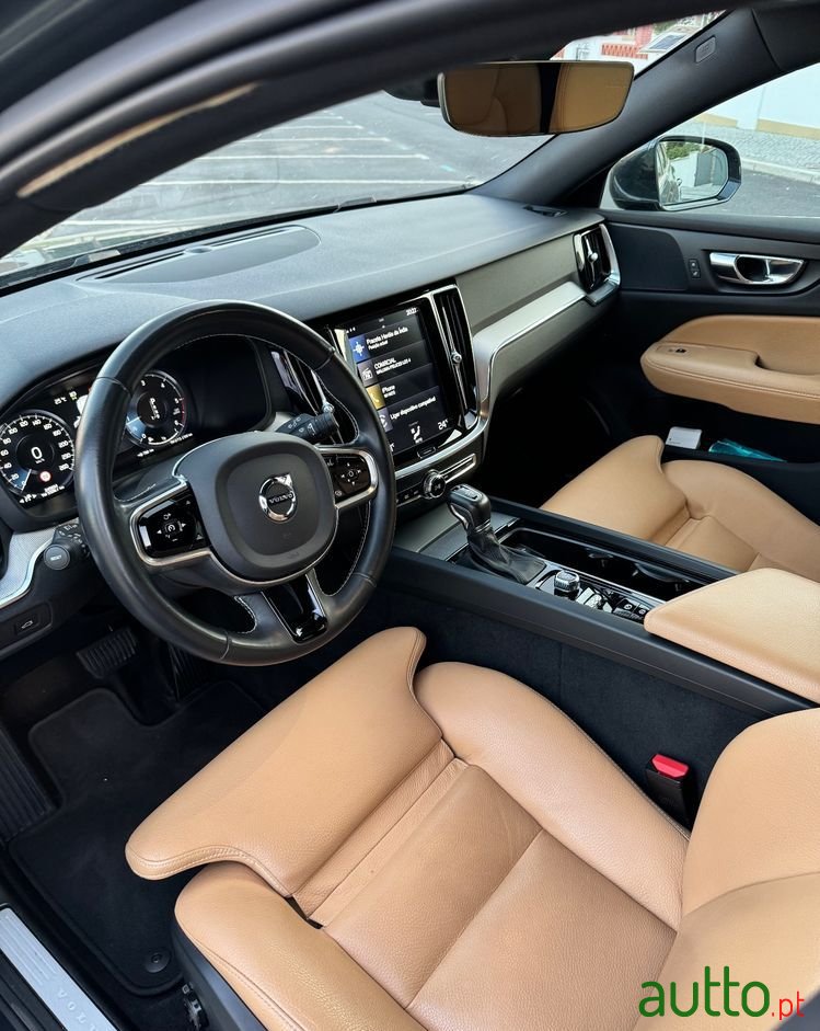 2020' Volvo V60 photo #3