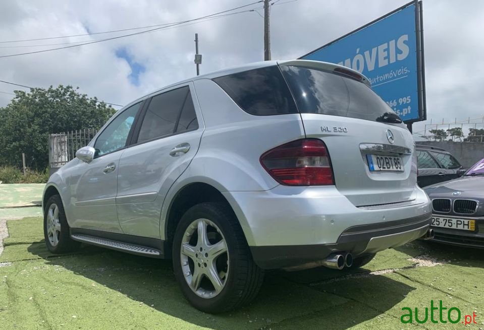 2006' Mercedes-Benz Ml-320 photo #5