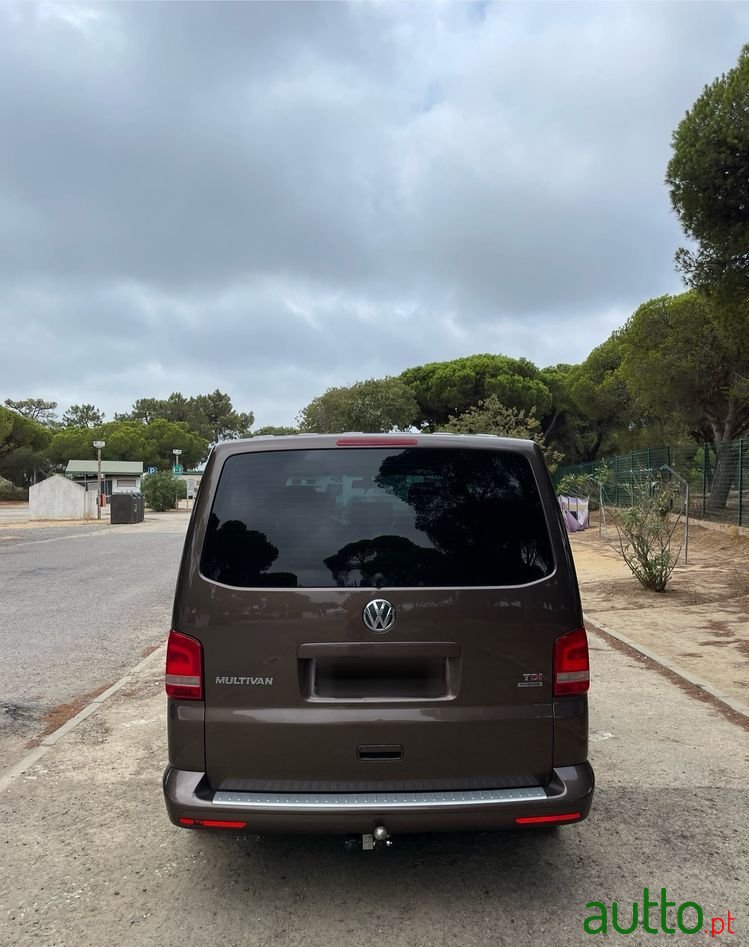 2015' Volkswagen Multivan photo #3