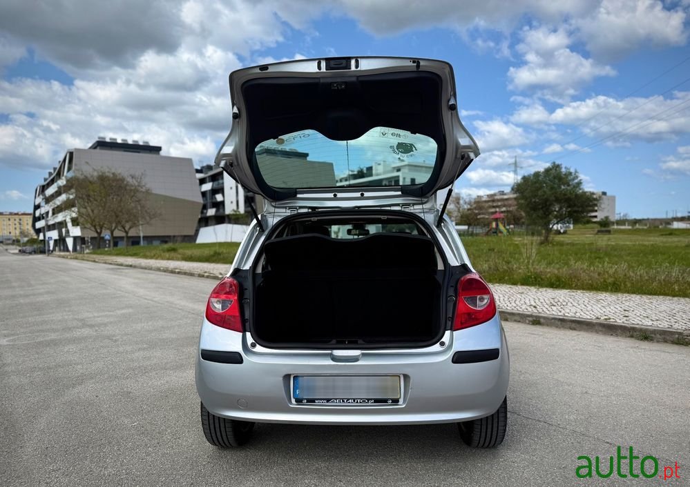 2006' Renault Clio photo #6