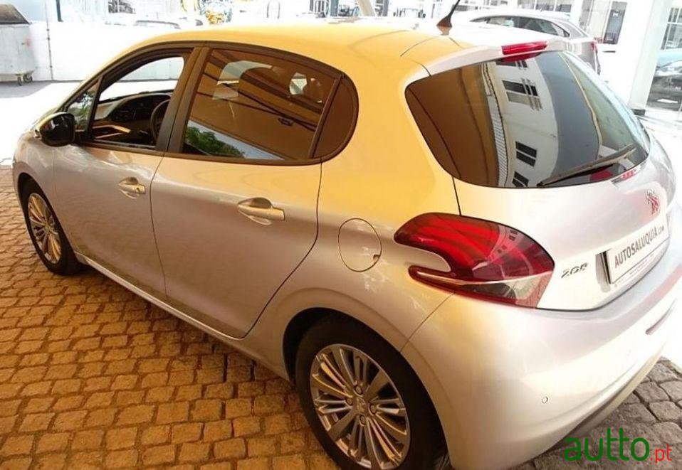 2016' Peugeot 208 1.6 Bluehdi Style photo #2