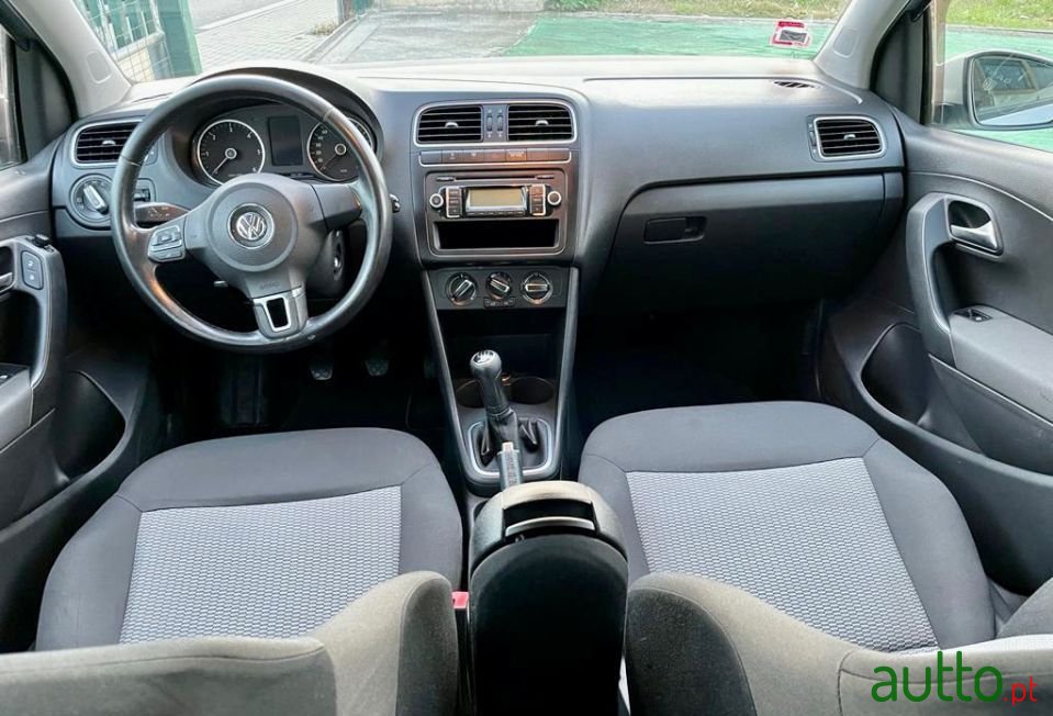 2011' Volkswagen Polo photo #4