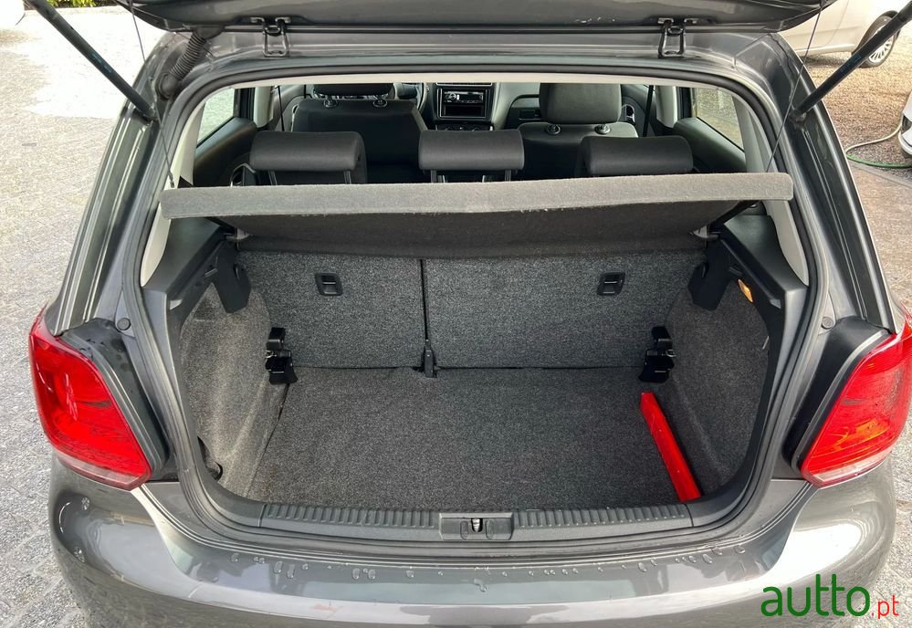 2010' Volkswagen Polo photo #5