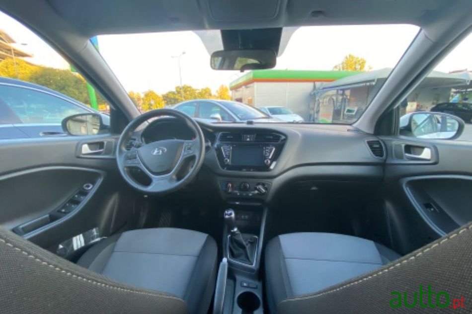 2017' Hyundai i20 photo #2