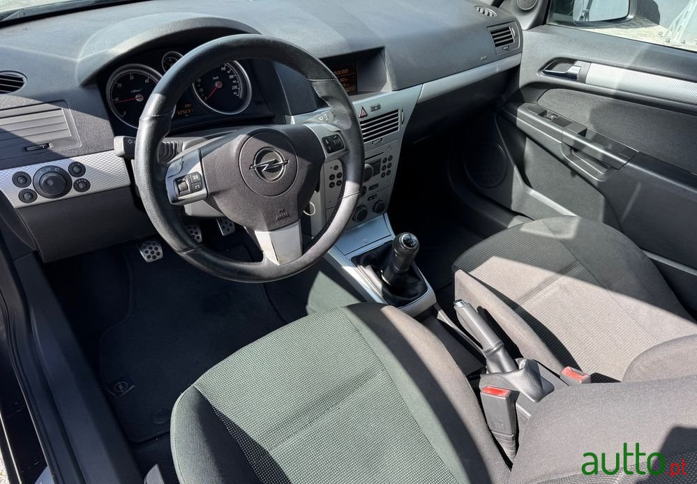 2006' Opel Astra Gtc 1.3 Cdti photo #5