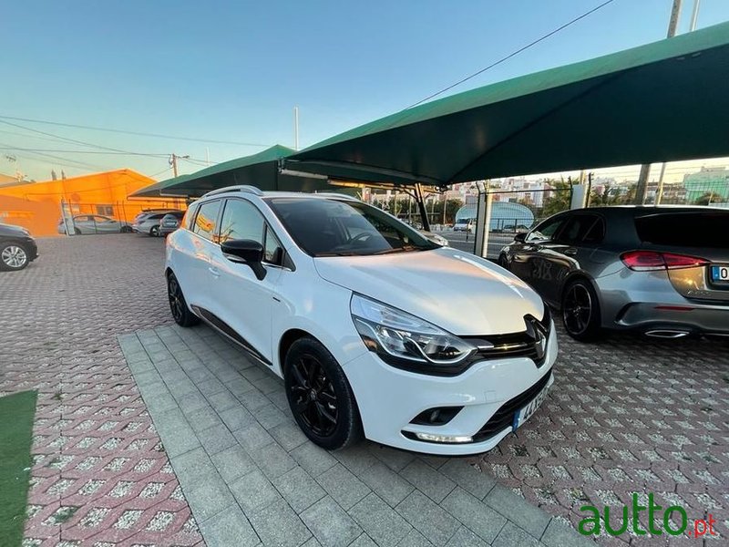 2019' Renault Clio Sport Tourer photo #5