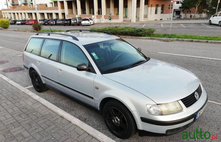 1999' Volkswagen Passat Variant photo #1