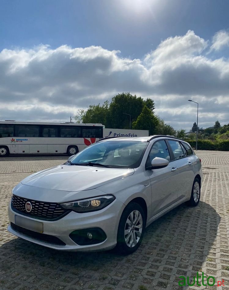 2017' Fiat Tipo Station Wagon photo #2