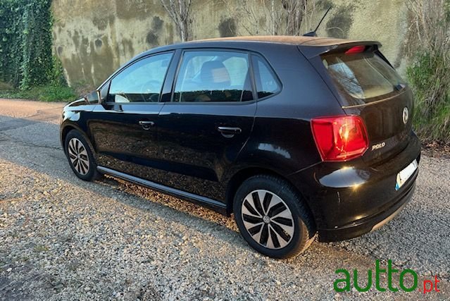 2015' Volkswagen Polo photo #3