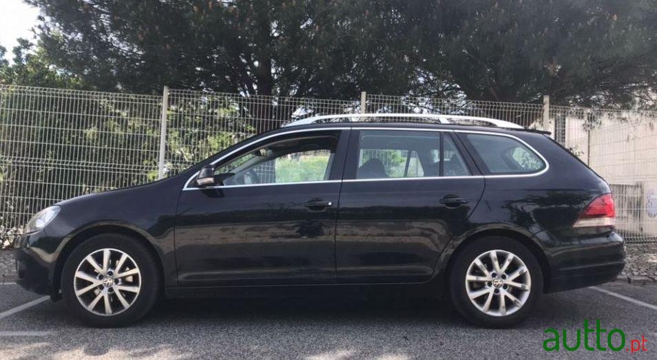 2011' Volkswagen Golf Variant photo #3