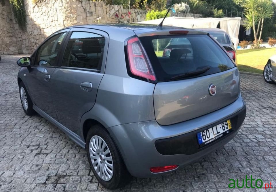 2011' Fiat Punto Evo photo #4