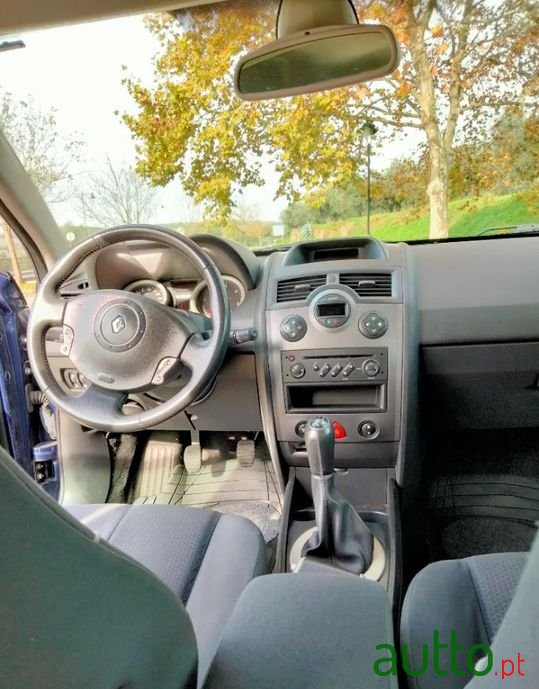 2005' Renault Megane Break photo #1