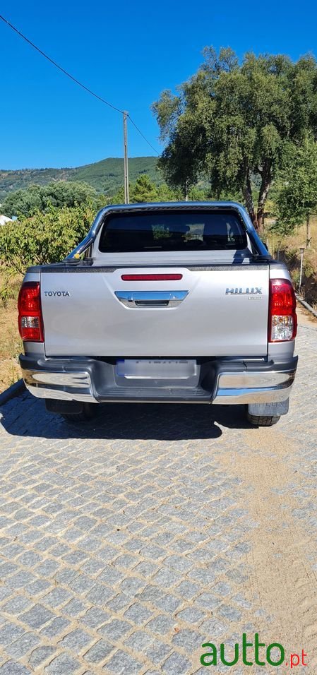 2021' Toyota Hilux photo #3