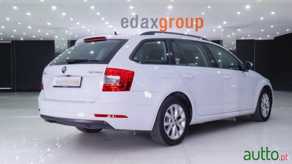 2020' Skoda Octavia Break photo #4