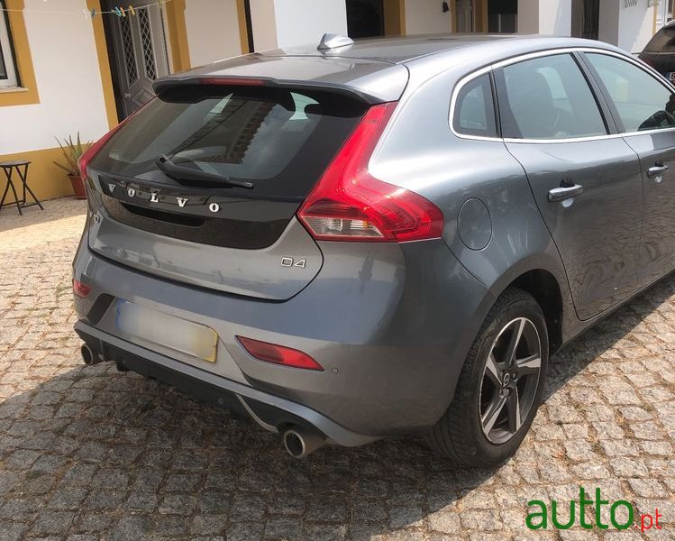 2014' Volvo V40 2.0 D4 R-Design photo #3