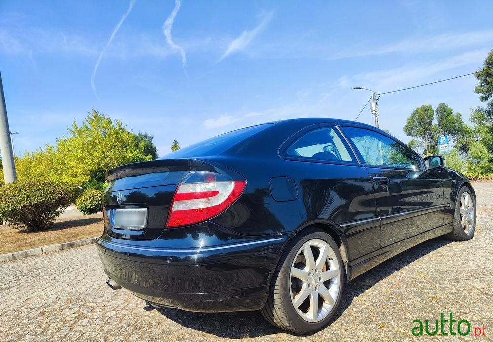2005' Mercedes-Benz Classe C photo #4