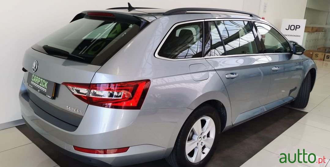 2017' Skoda Superb photo #4