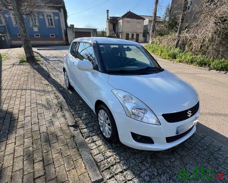 2012' Suzuki Swift 1.2 Vvt Glx photo #2