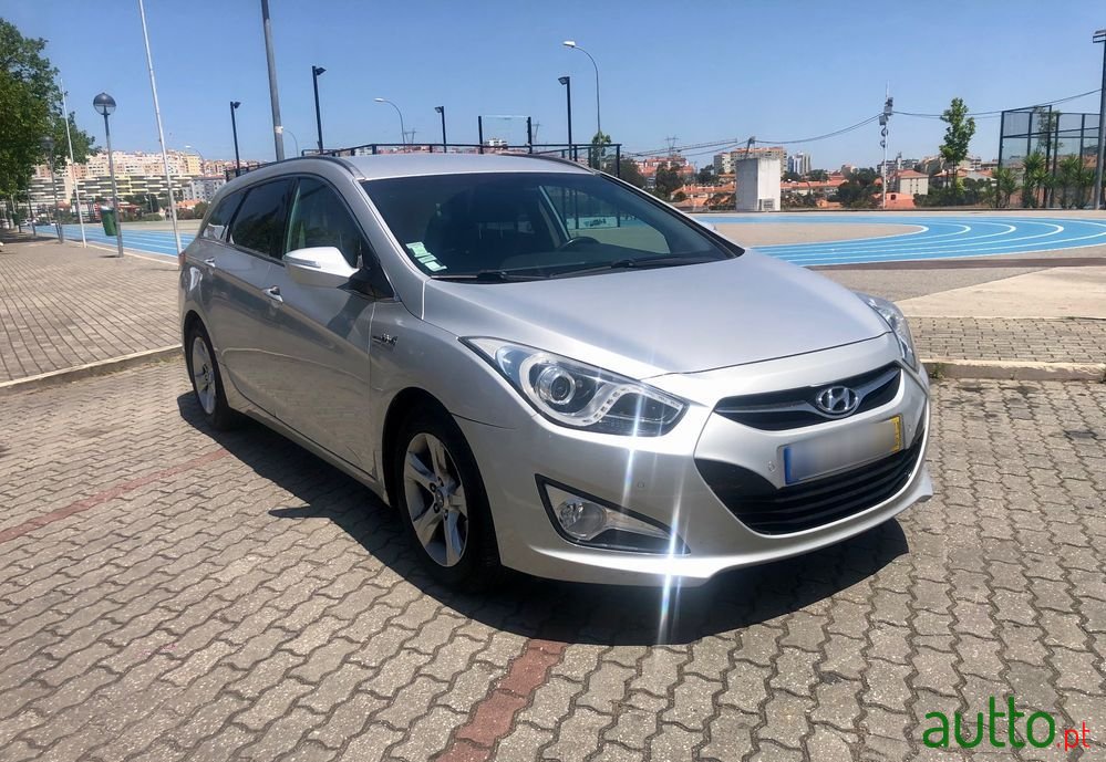 2011' Hyundai i40 Sw photo #5